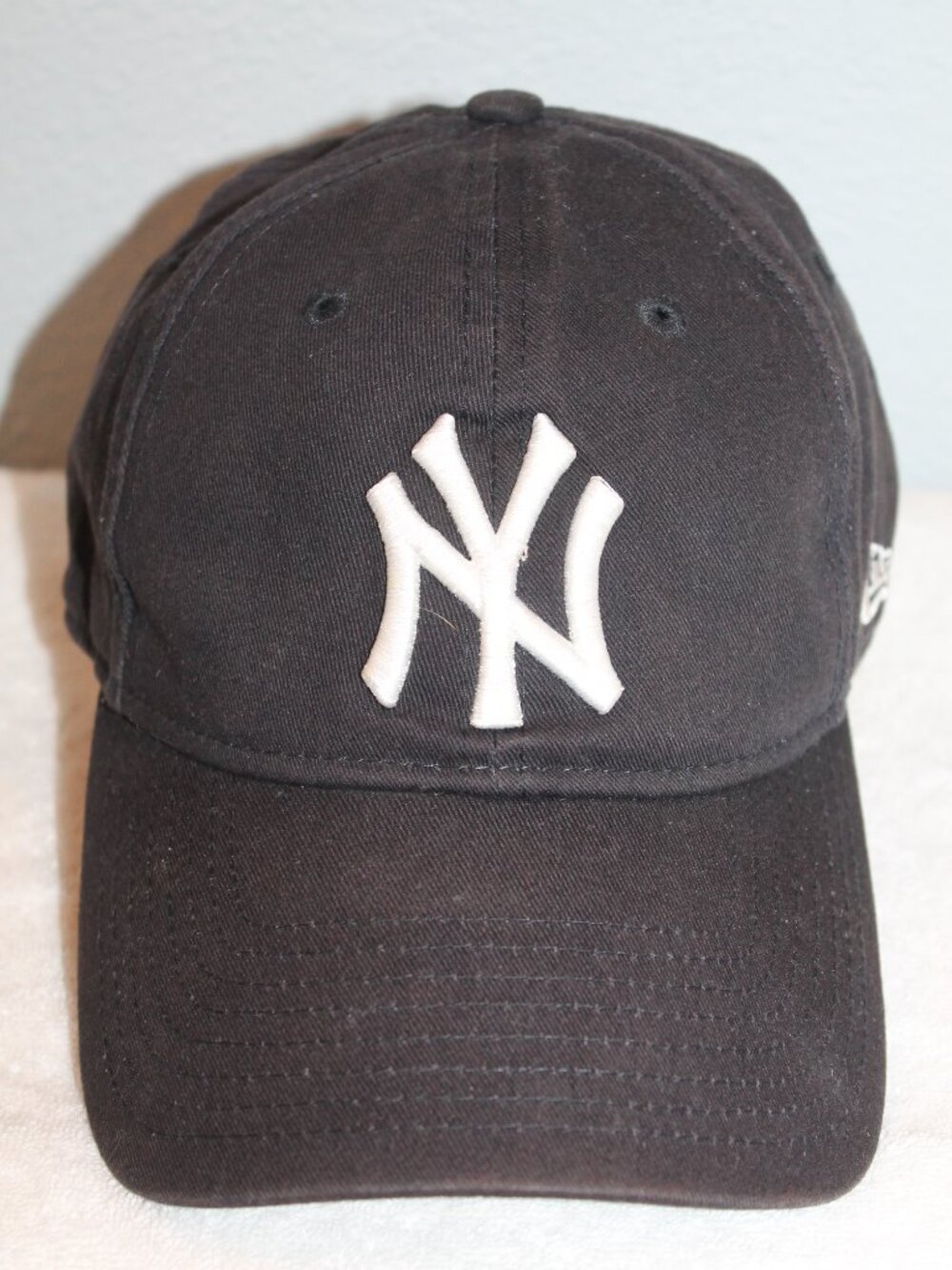 New Era 9FORTY NY New York Yankees Women's Hat Cap Black MLB